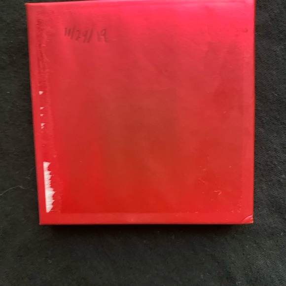 Ruby Obsessions eyeshadow palette - Picture 3 of 3